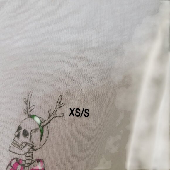 American Eagle Size XS/S Skeleton & Skeleton Dog Decorating Tree Holiday T-Shirt - Picture 3 of 14